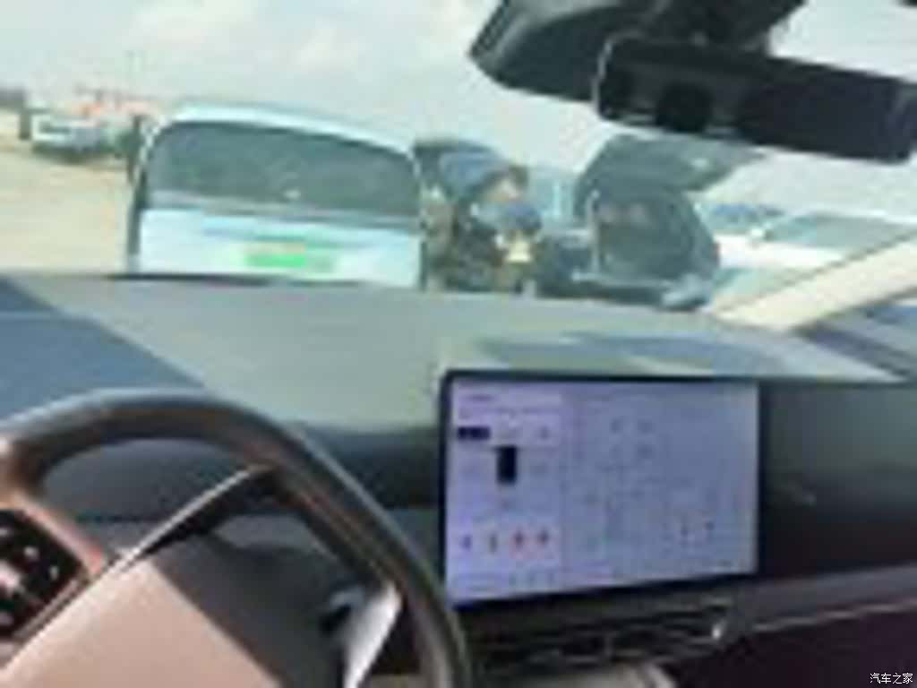 Li Auto MEGA, 2024 6