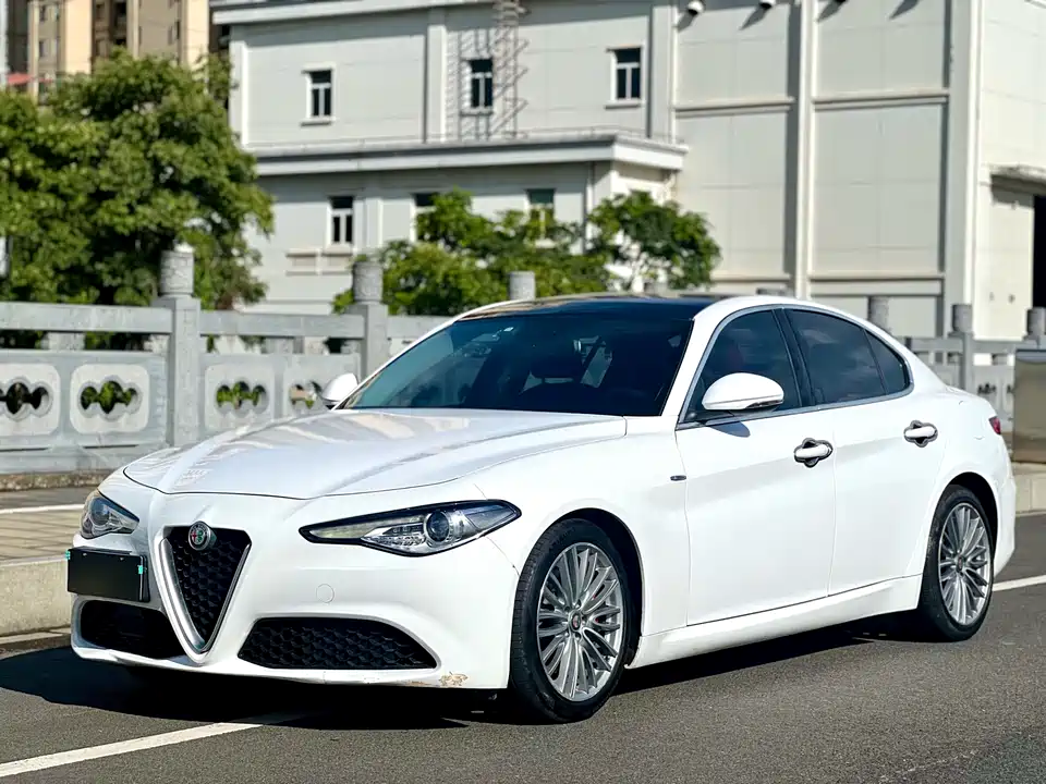 Alfa Romeo Giulia Alfa Romeo Giulia