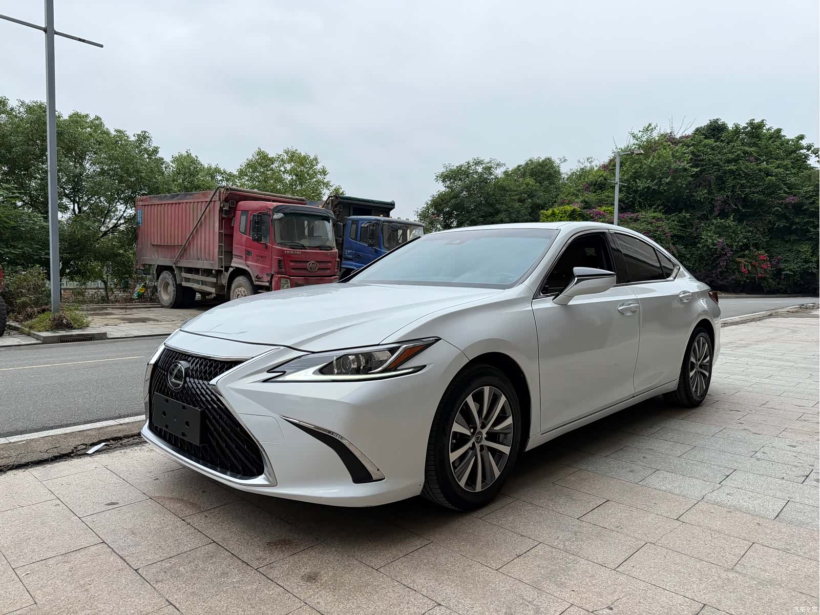 Lexus ES