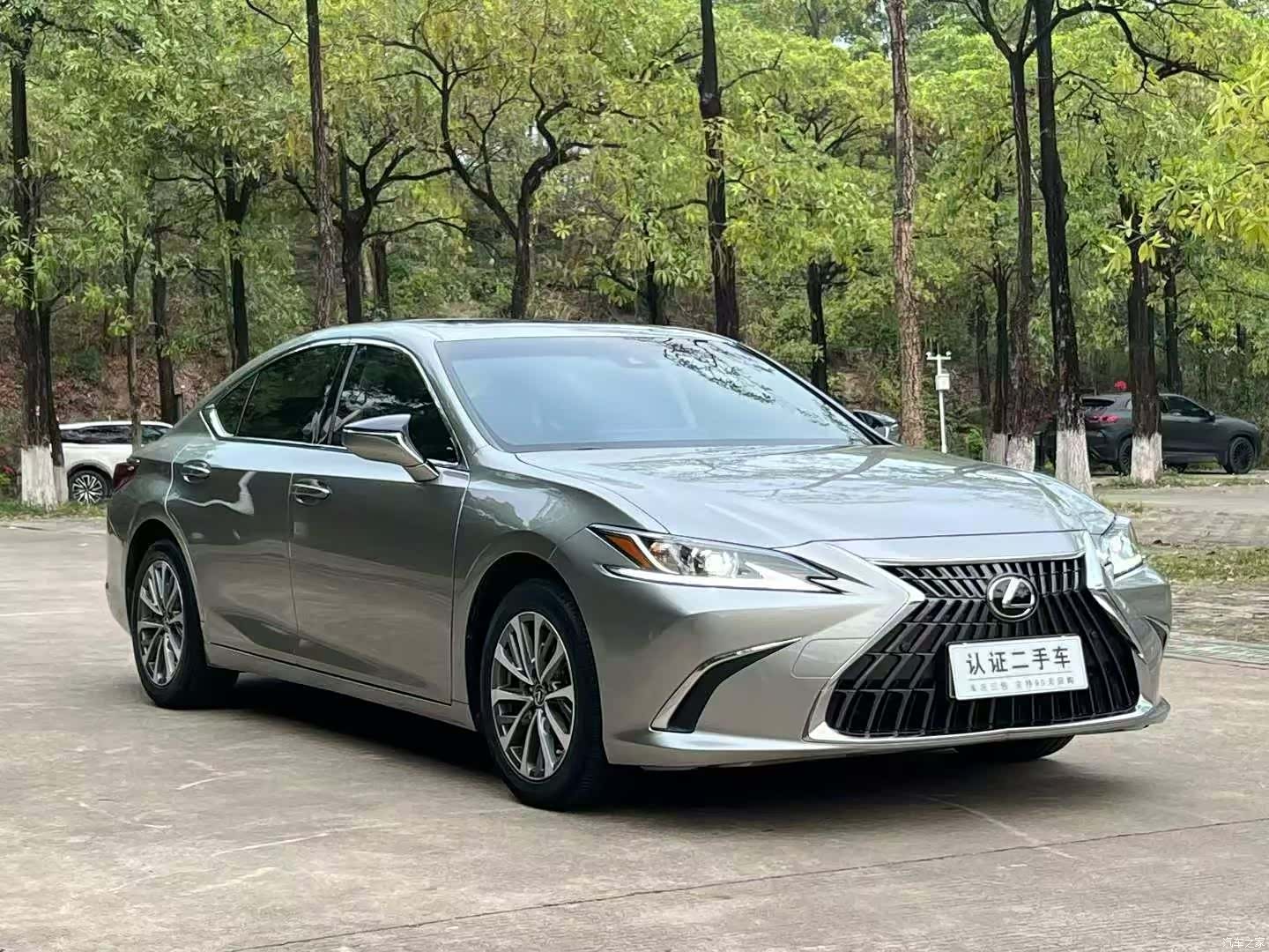Lexus ES, 2022 3