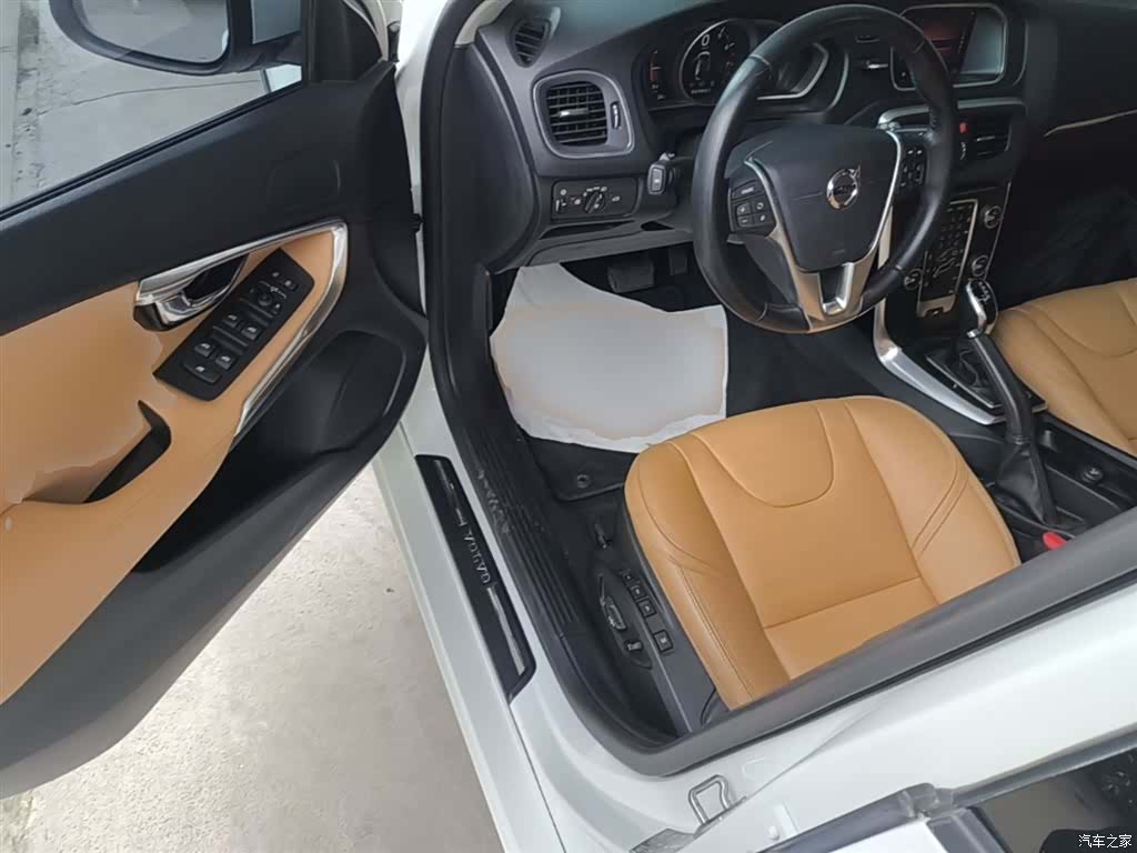 Volvo V40, 2019 16