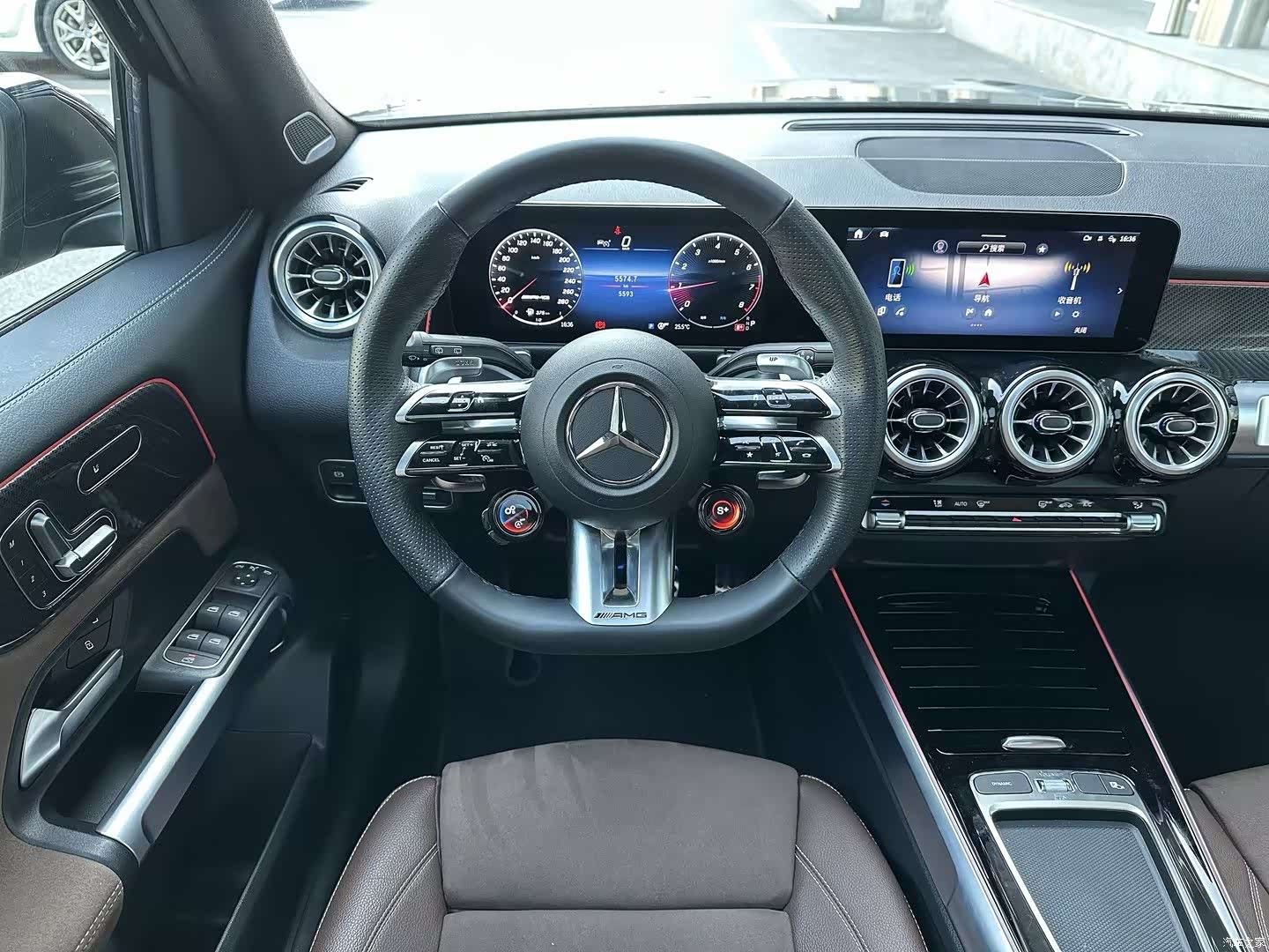 Mercedes-Benz GLB, 2025 12