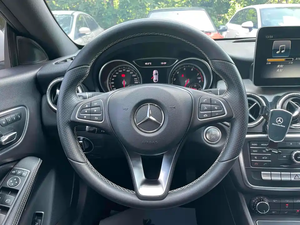 Mercedes-Benz CLA Mercedes-Benz CLA