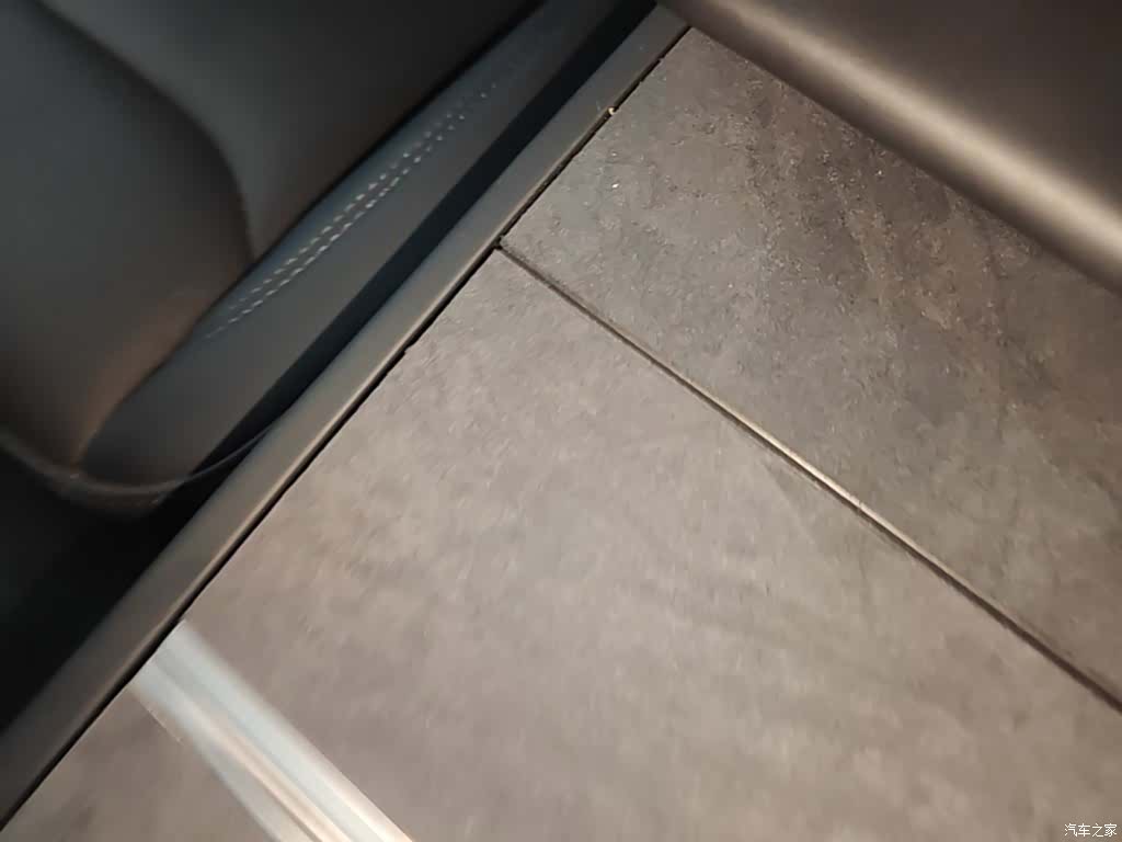 Tesla Model 3, 2025 9