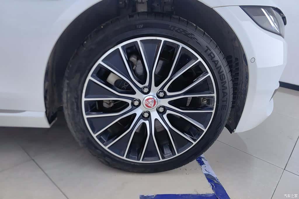 Land Rover XEL, 2020 6