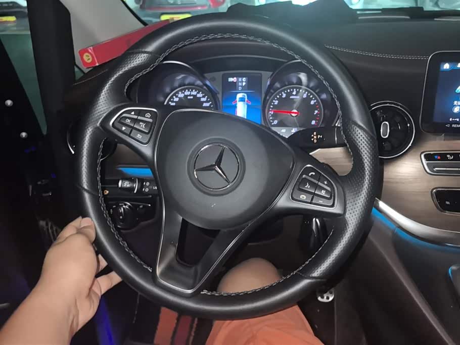 Mercedes-Benz V-class