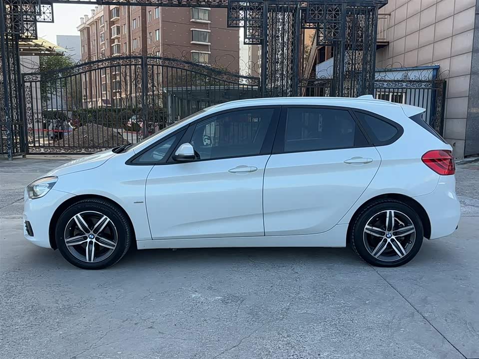 BMW 2 series station wagon