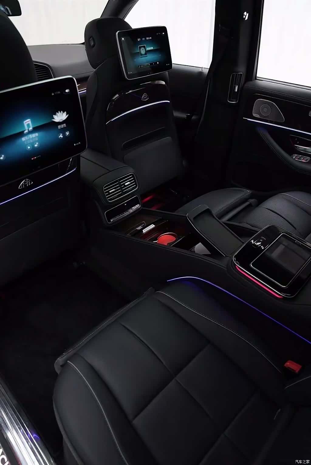 Maybach GLS, 2021 12