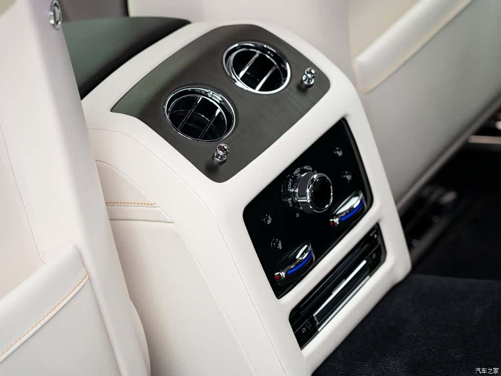 Rolls-Royce Ghost, 2023 16