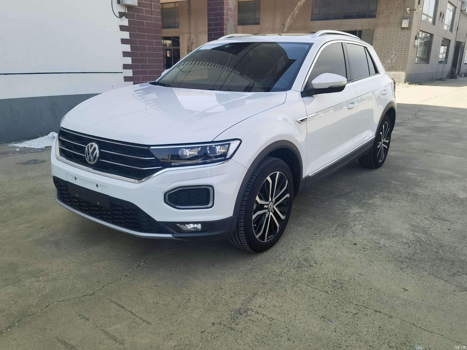 Volkswagen T-ROC, 2019 1