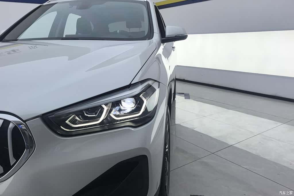 BMW X1, 2023 все фото
