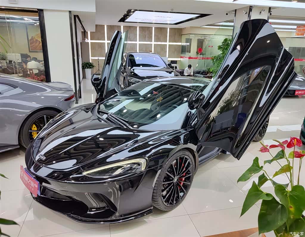 McLaren GT