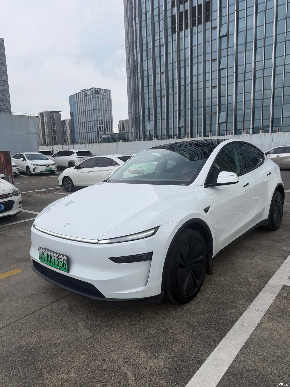 Tesla Model Y, 2025 1
