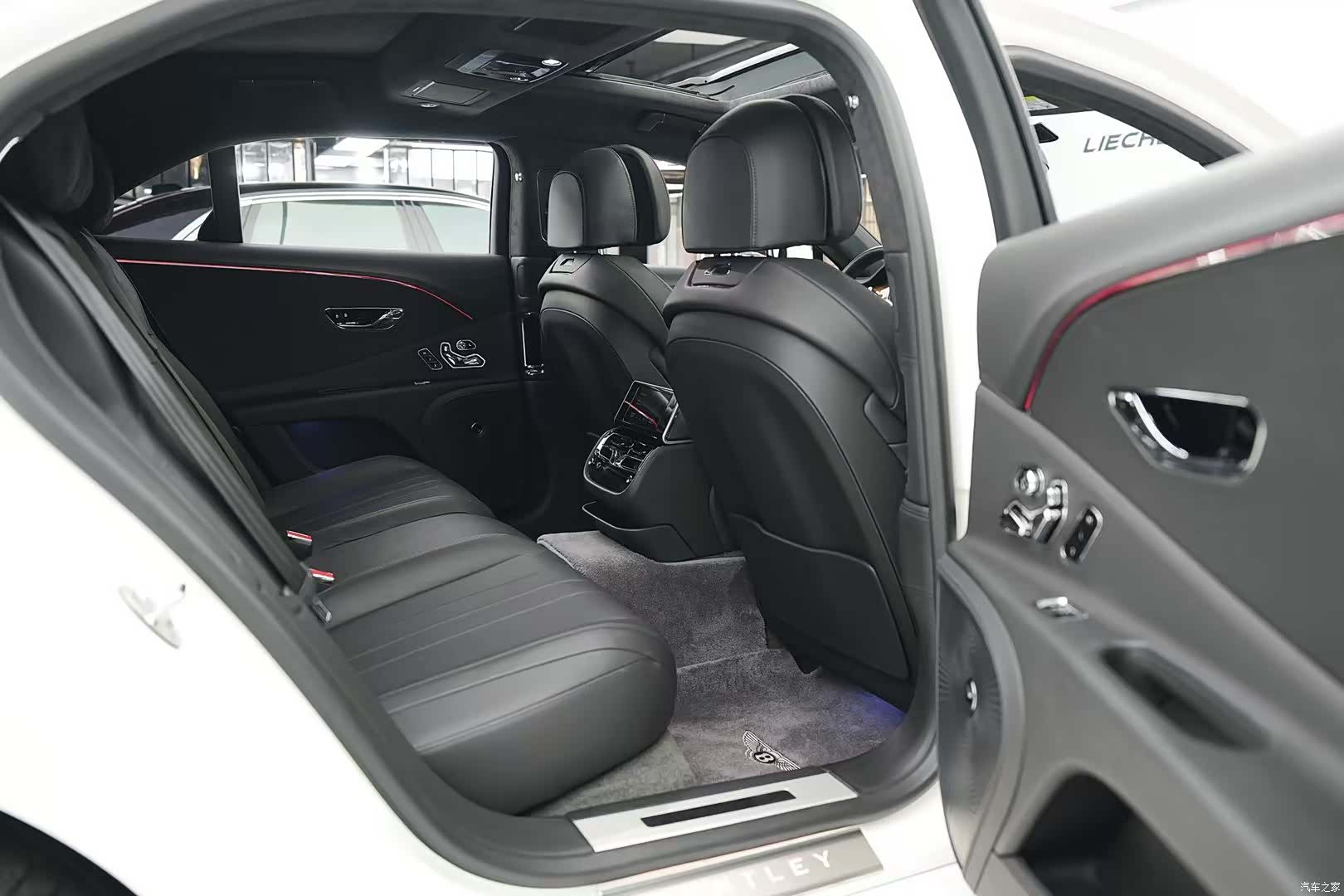 Bentley Flying Spur, 2021 7