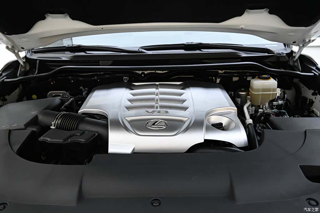 Lexus LX, 2019 35