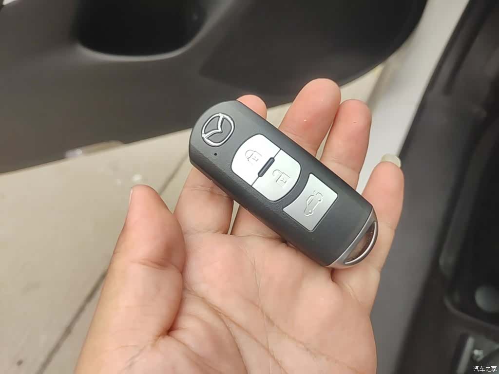 Mazda Atenza, 2015 9