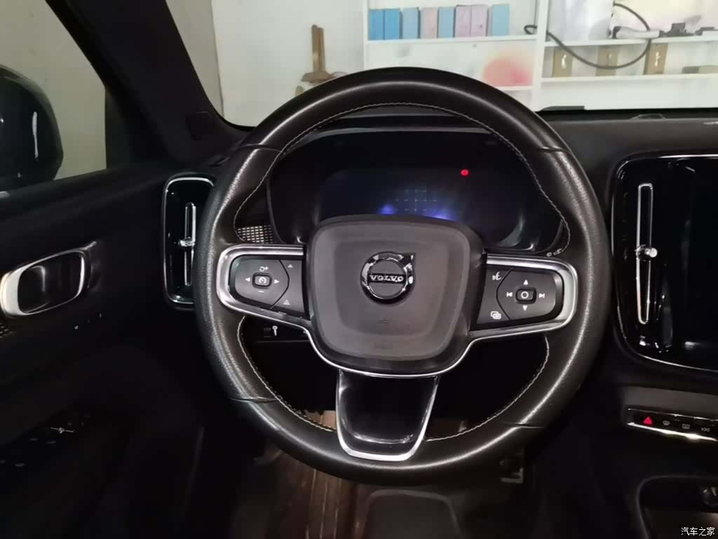 Volvo XC40, 2021 3
