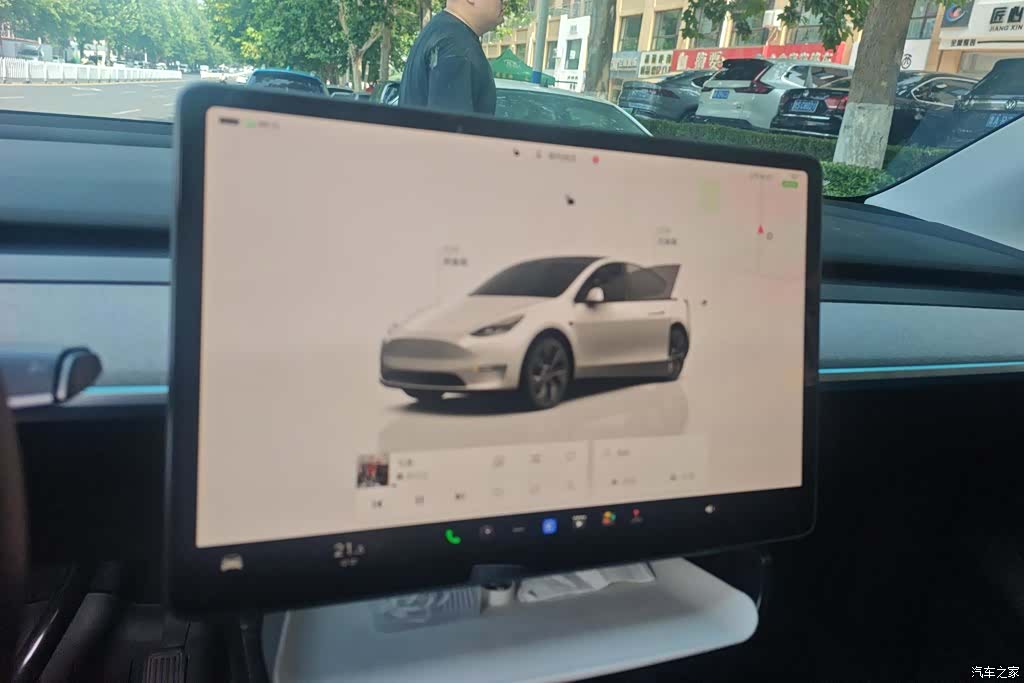 Tesla Model Y, 2024 13