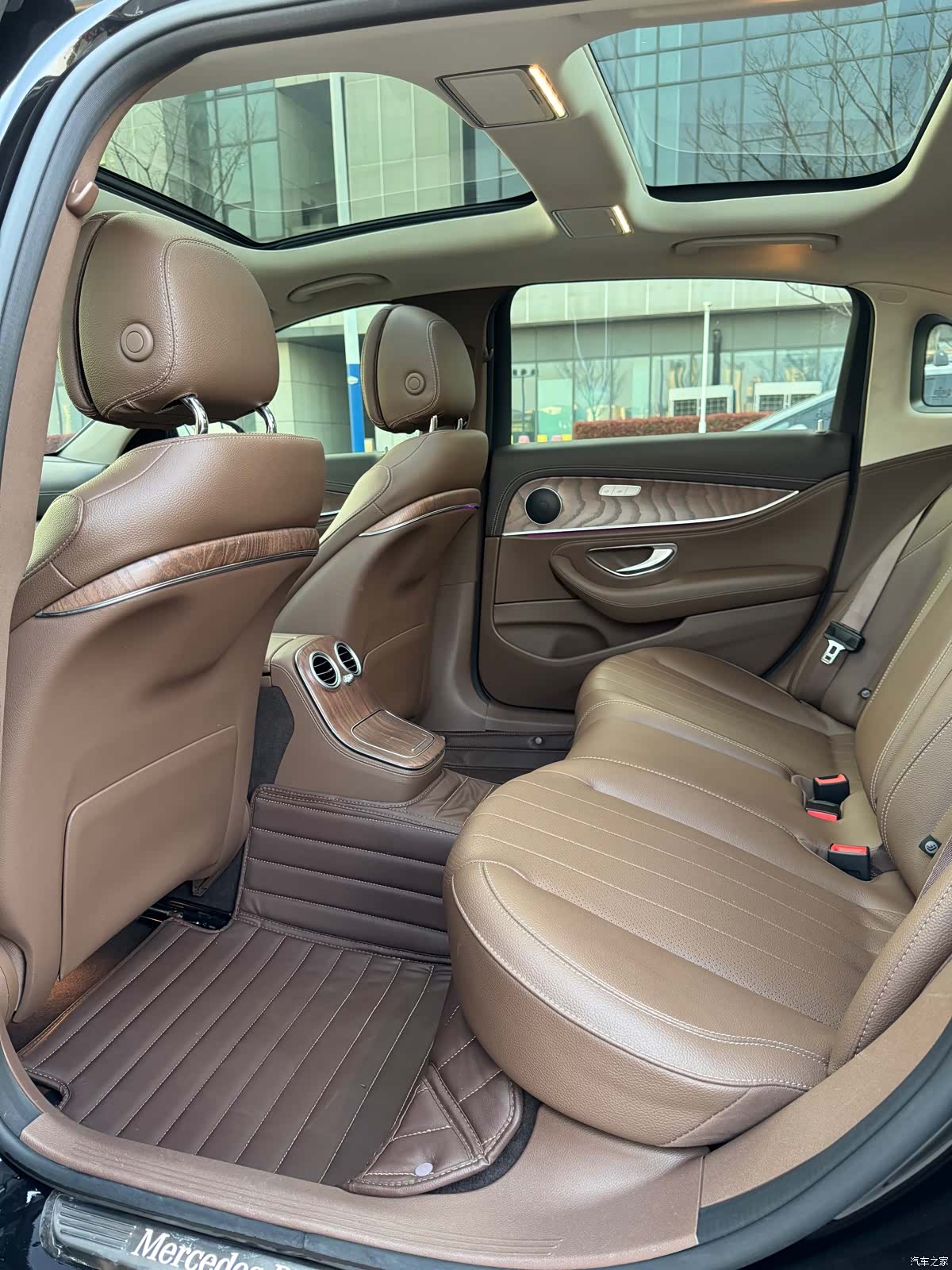Mercedes-Benz E-Class, 2024 15