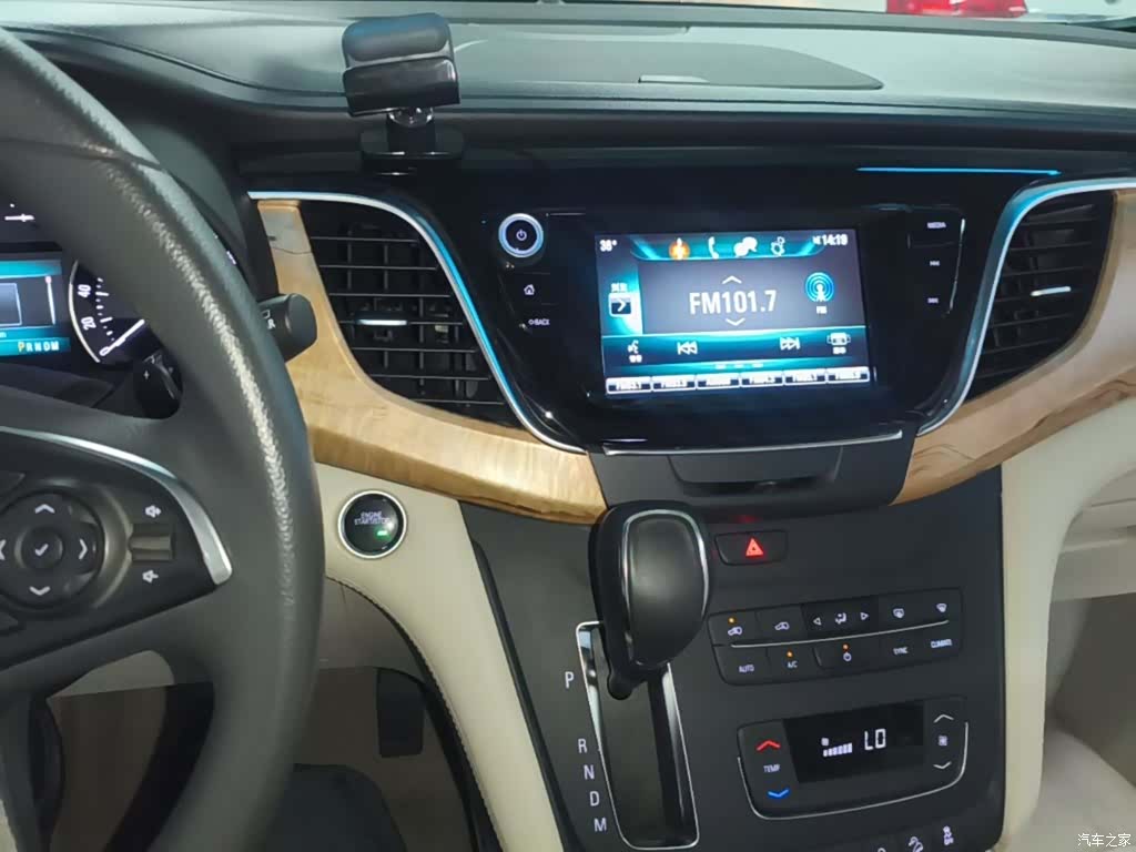 Buick GL8, 2018 13