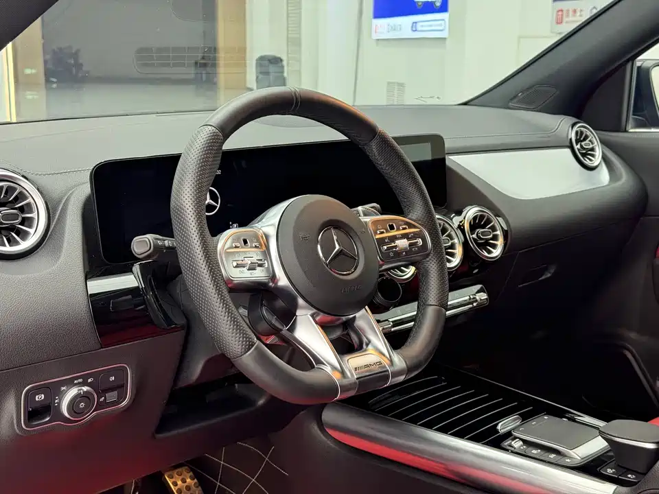 Mercedes-Benz GLA AMG Mercedes-Benz GLA AMG