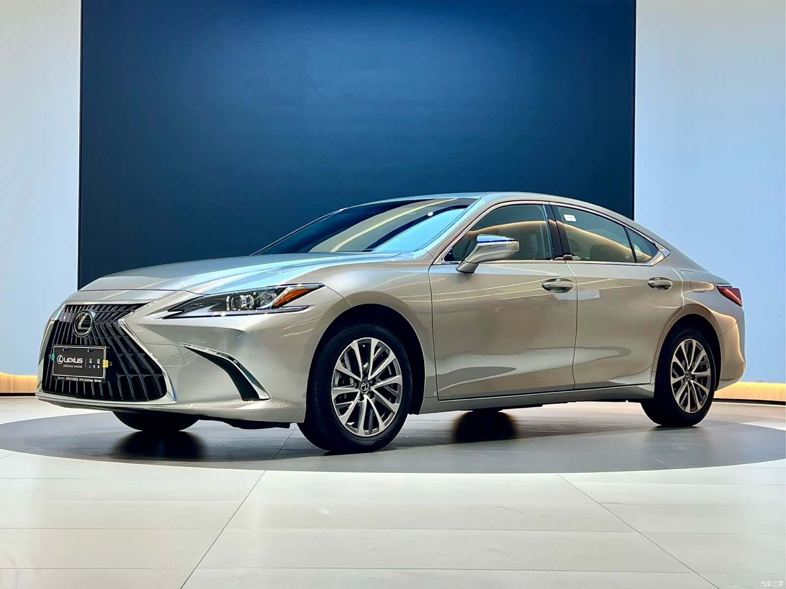 Lexus ES, 2024 1
