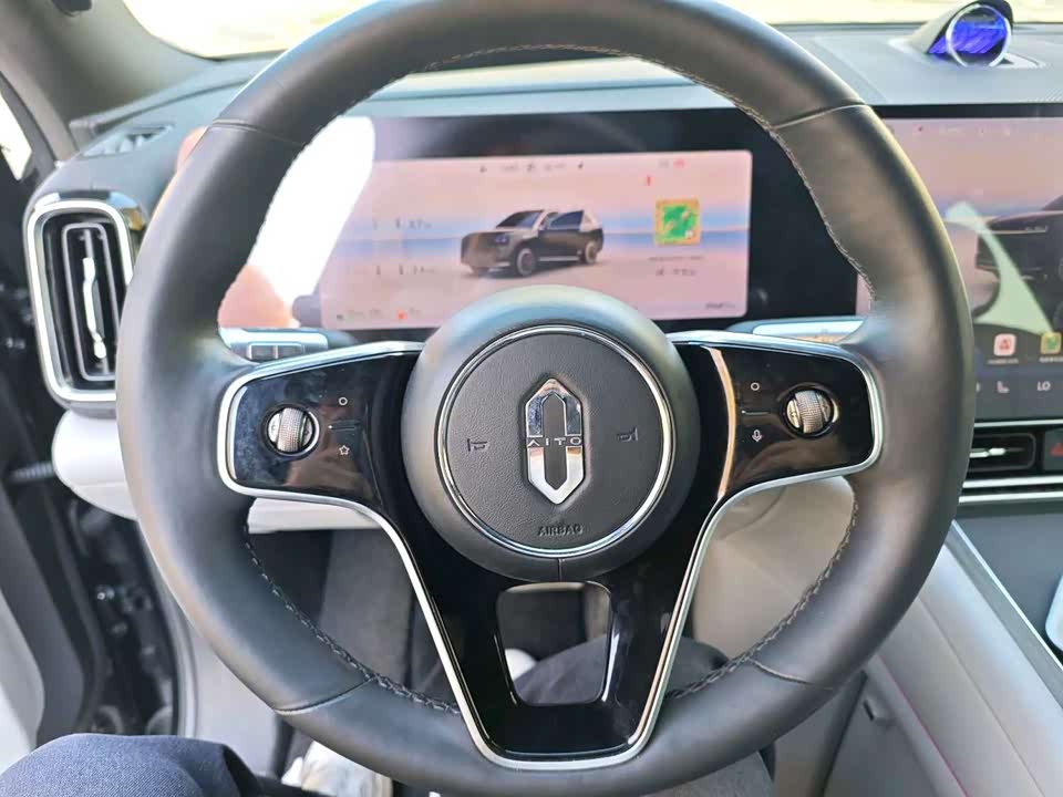 AITO Ask the world M9