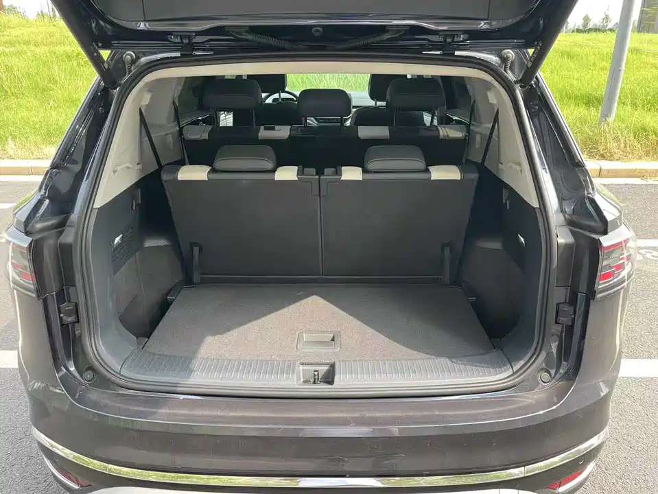 Volkswagen ID.6 CROZZ