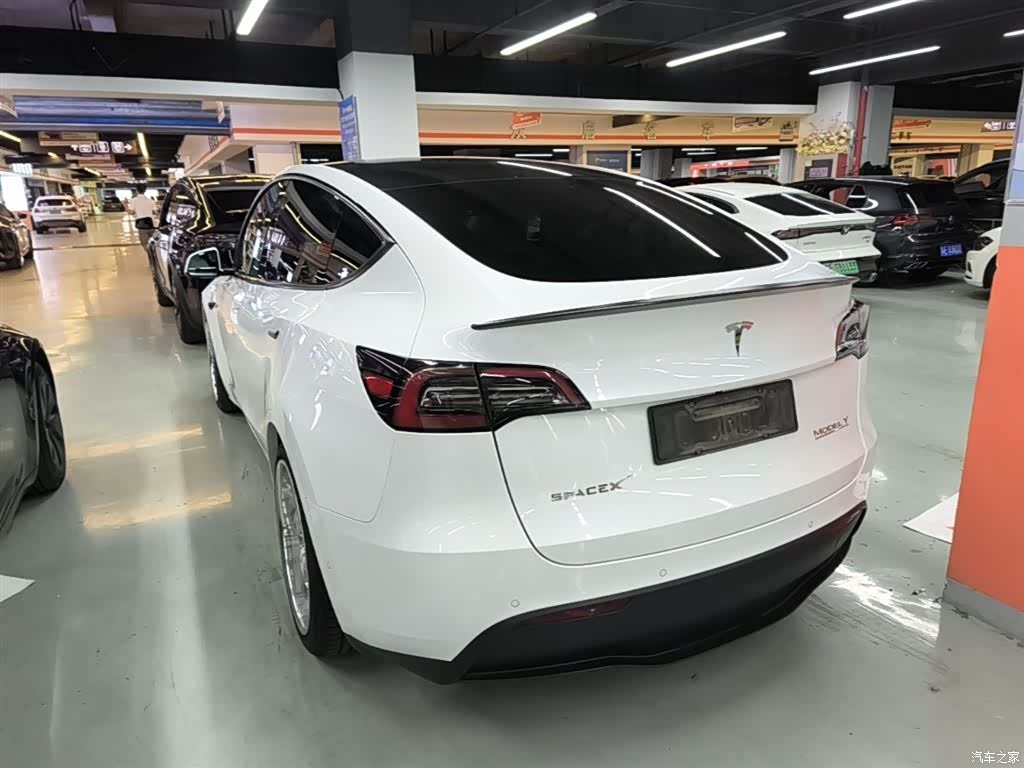 Tesla Model Y, 2023 все фото