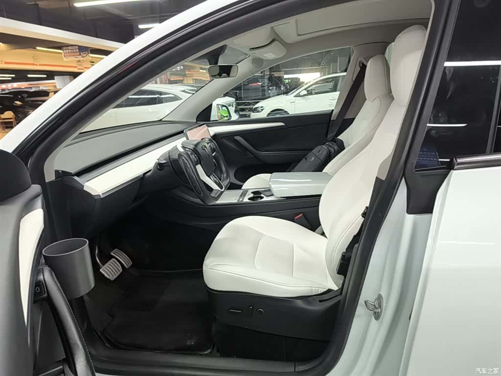 Tesla Model Y, 2023 15