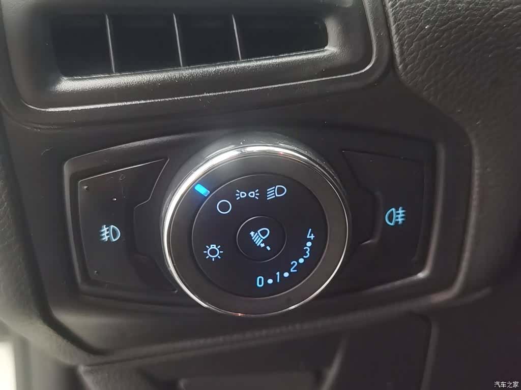 Ford Focus, 2015 21