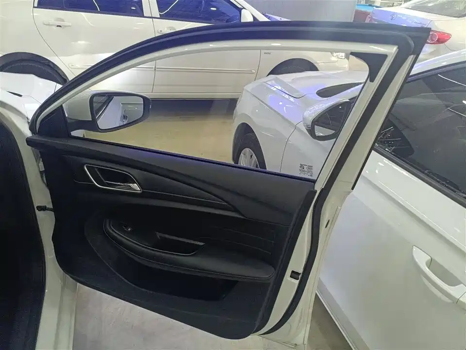Roewe i5