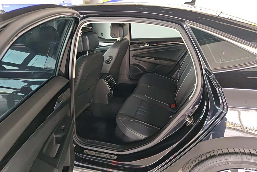 Volkswagen Passat, 2024 11