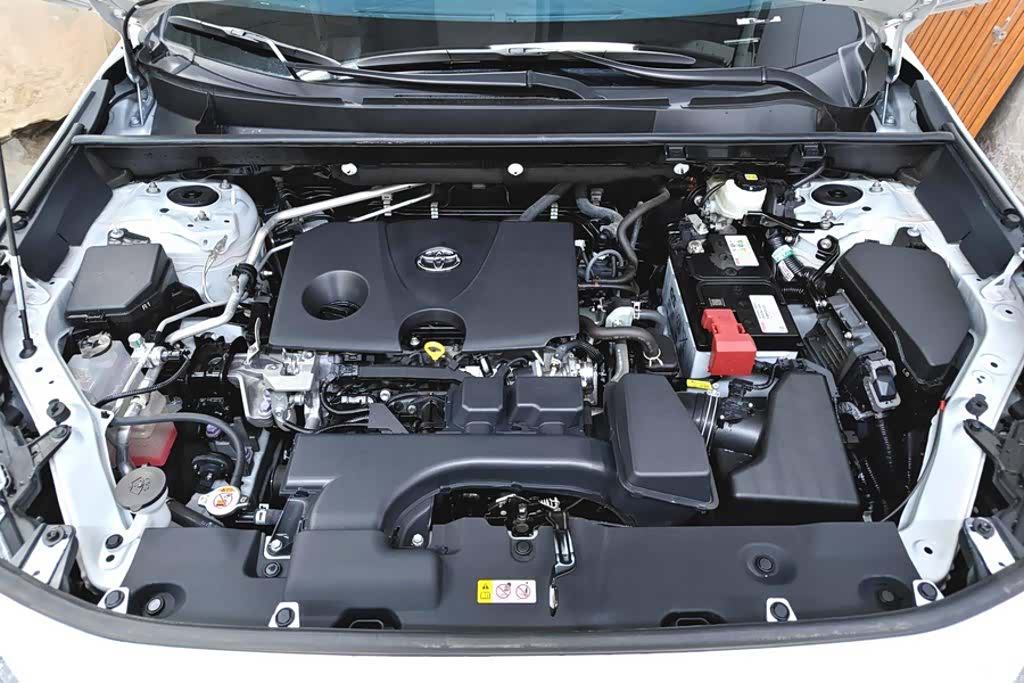 Toyota RAV4, 2024 10