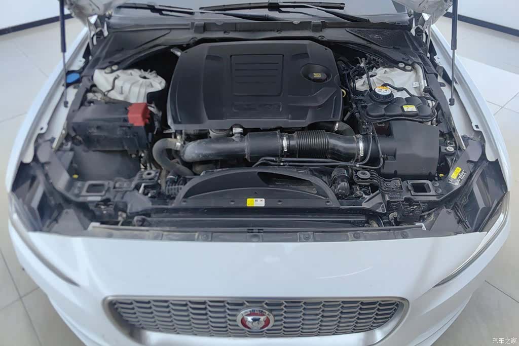 Land Rover XEL, 2020 10