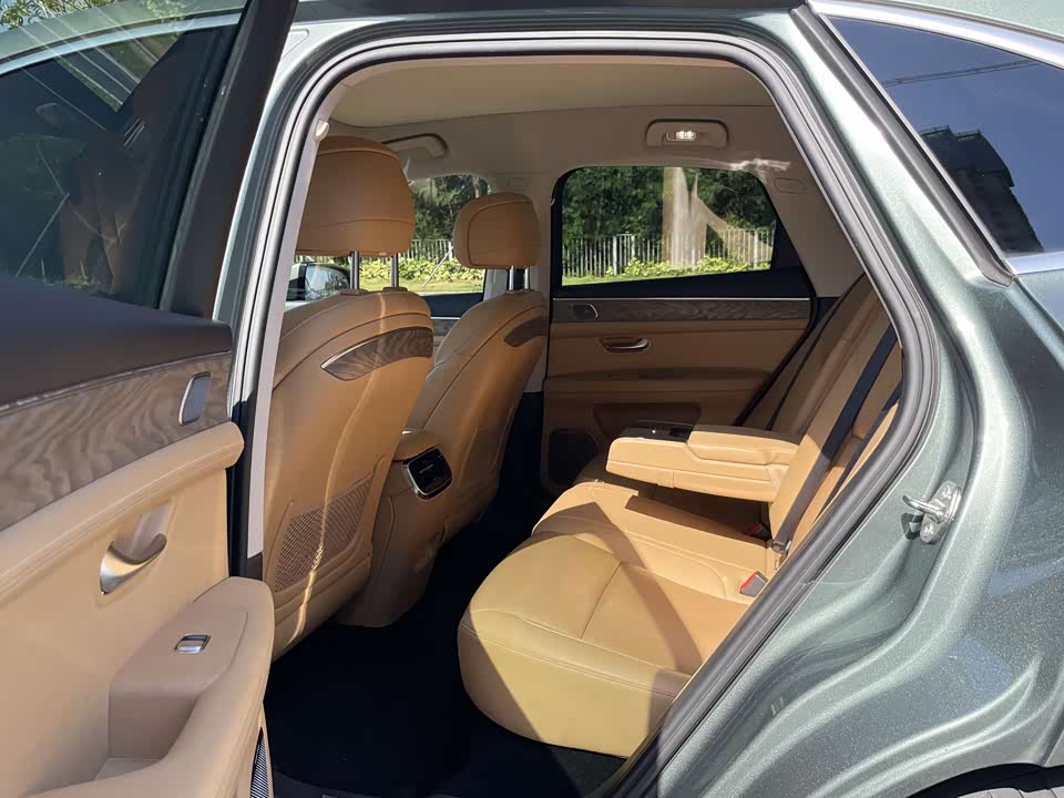 AITO Ask the world M5