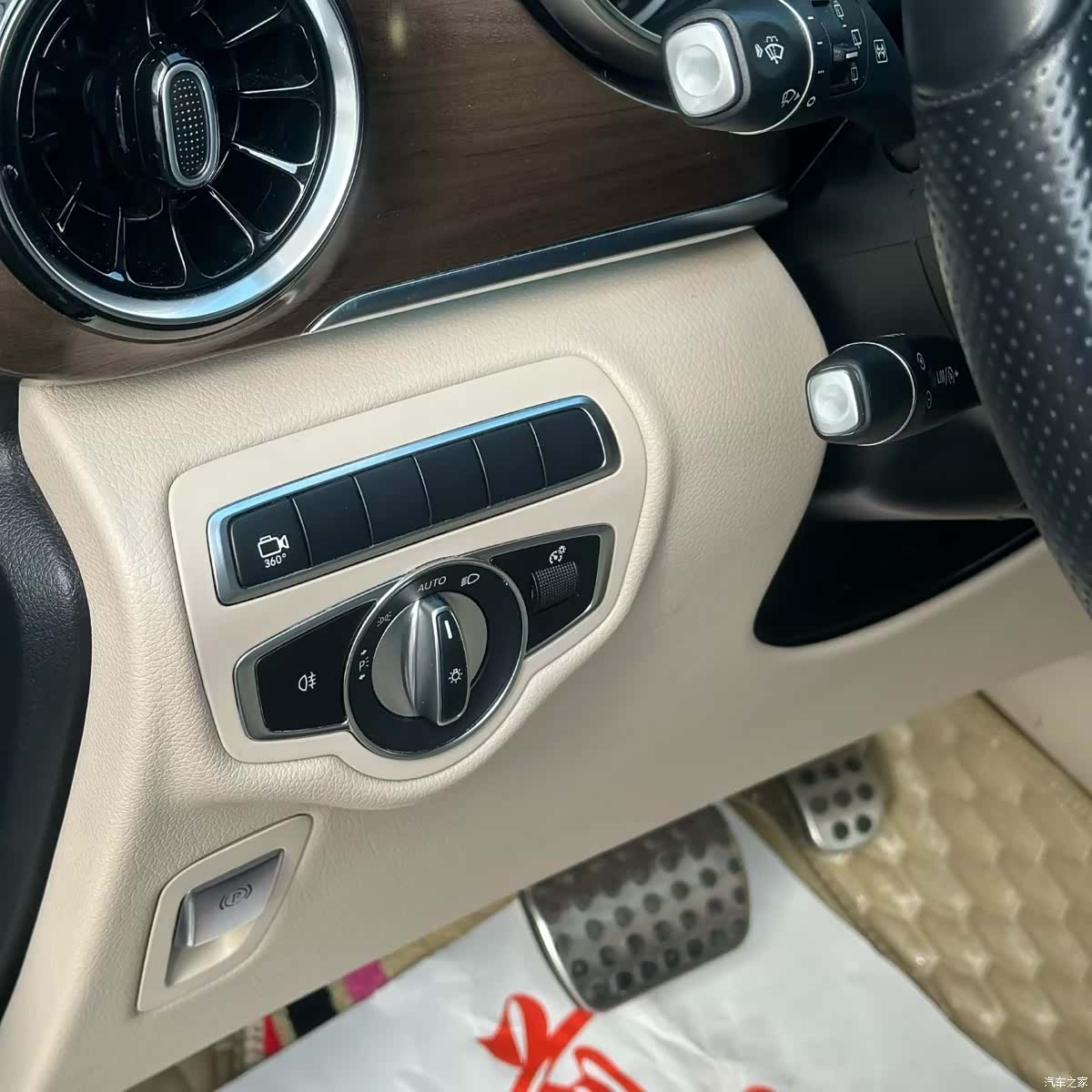 Mercedes-Benz V-Class, 2023 9