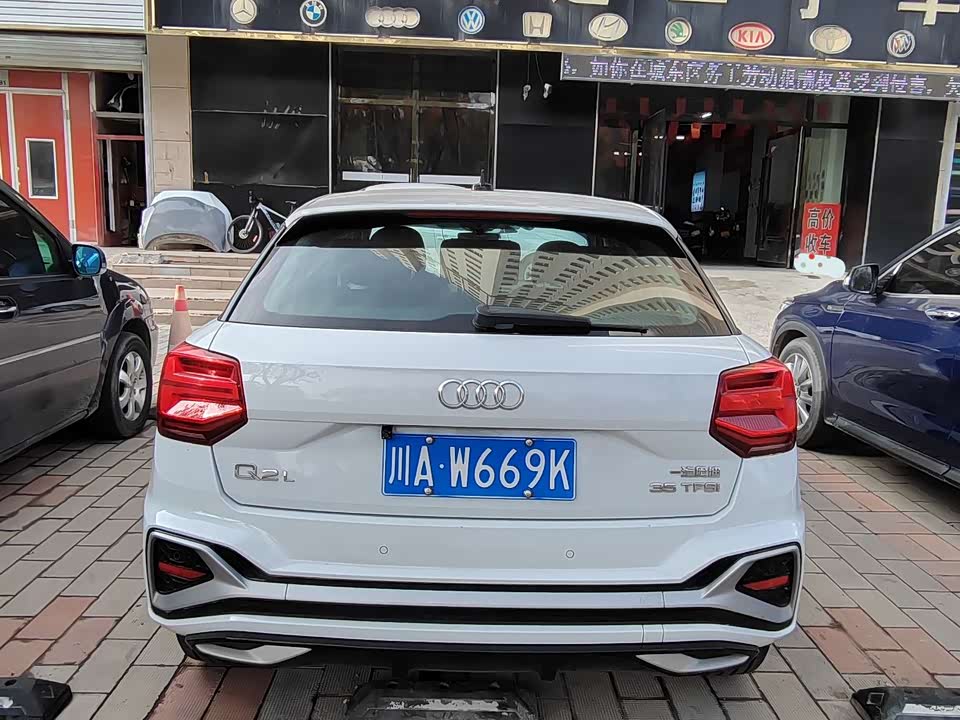 Audi Q2L