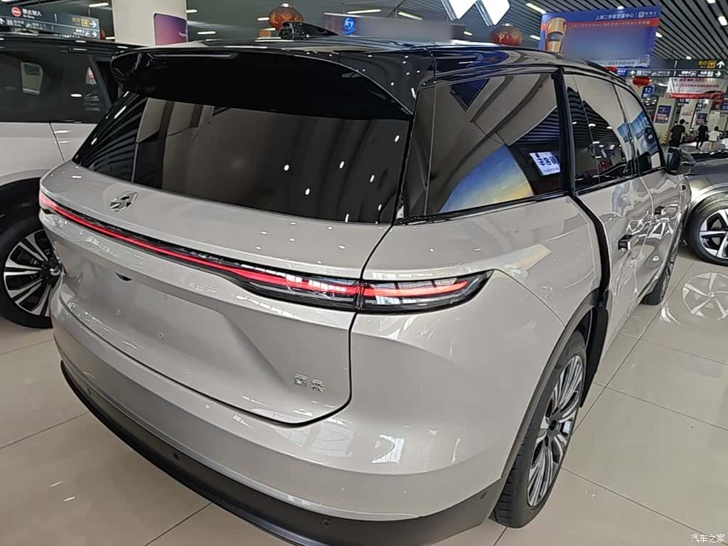 NIO ES8, 2023 7