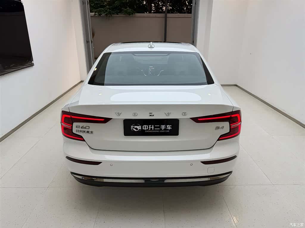 Volvo S60, 2025 все фото