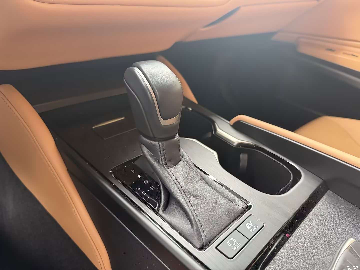 Lexus ES, 2025 7