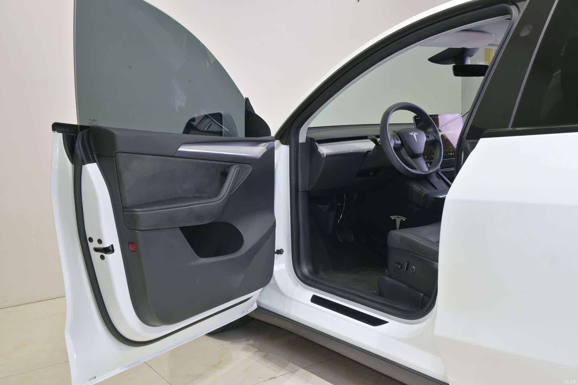 Tesla Model Y, 2024 11