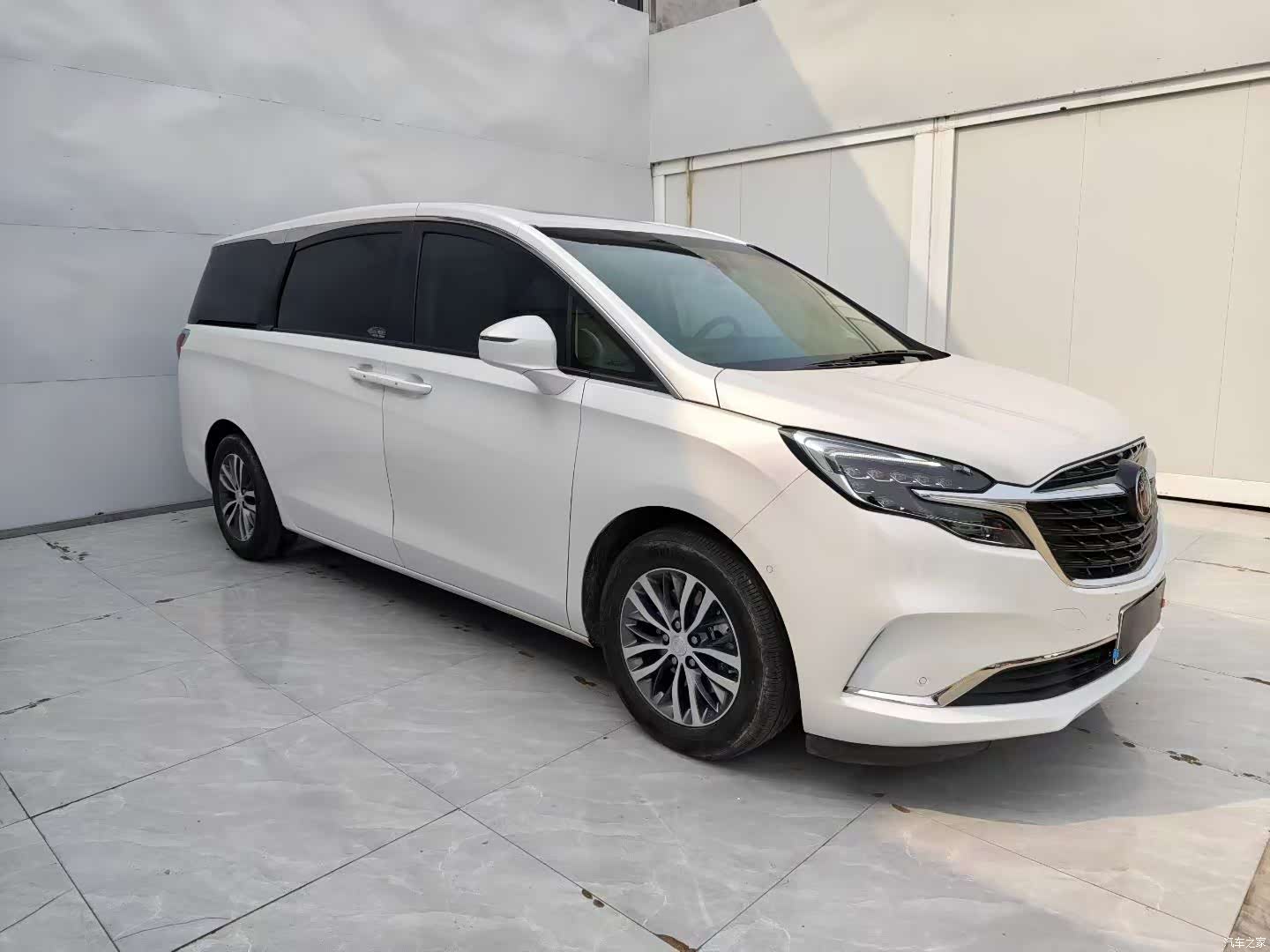 Buick GL8, 2022 3