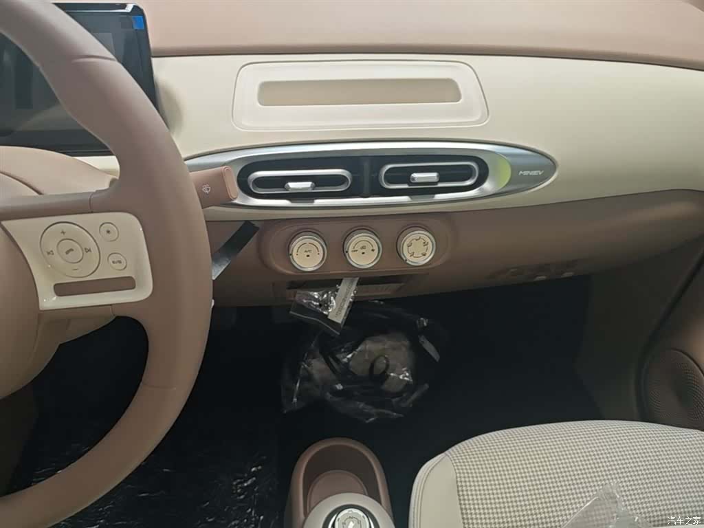 Wuling MINIEV, 2026 13