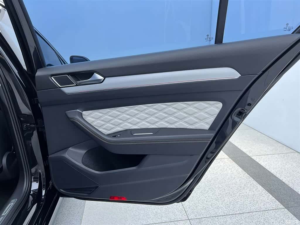 Volkswagen Magotan, 2024 30