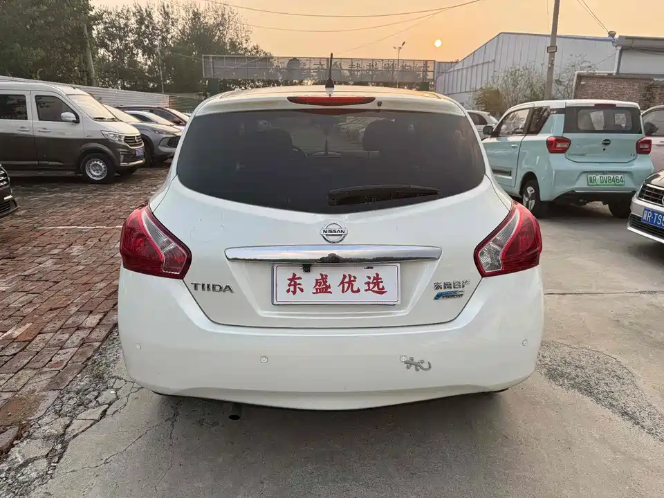 Nissan TIIDA