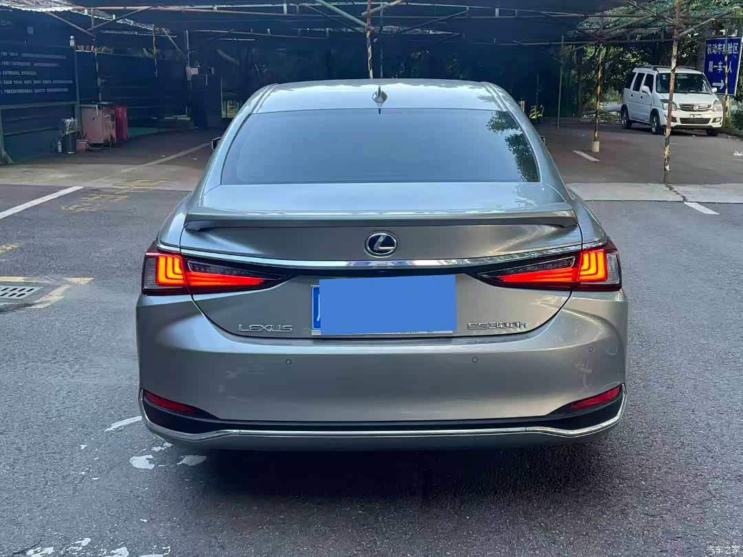 Lexus ES, 2021 все фото