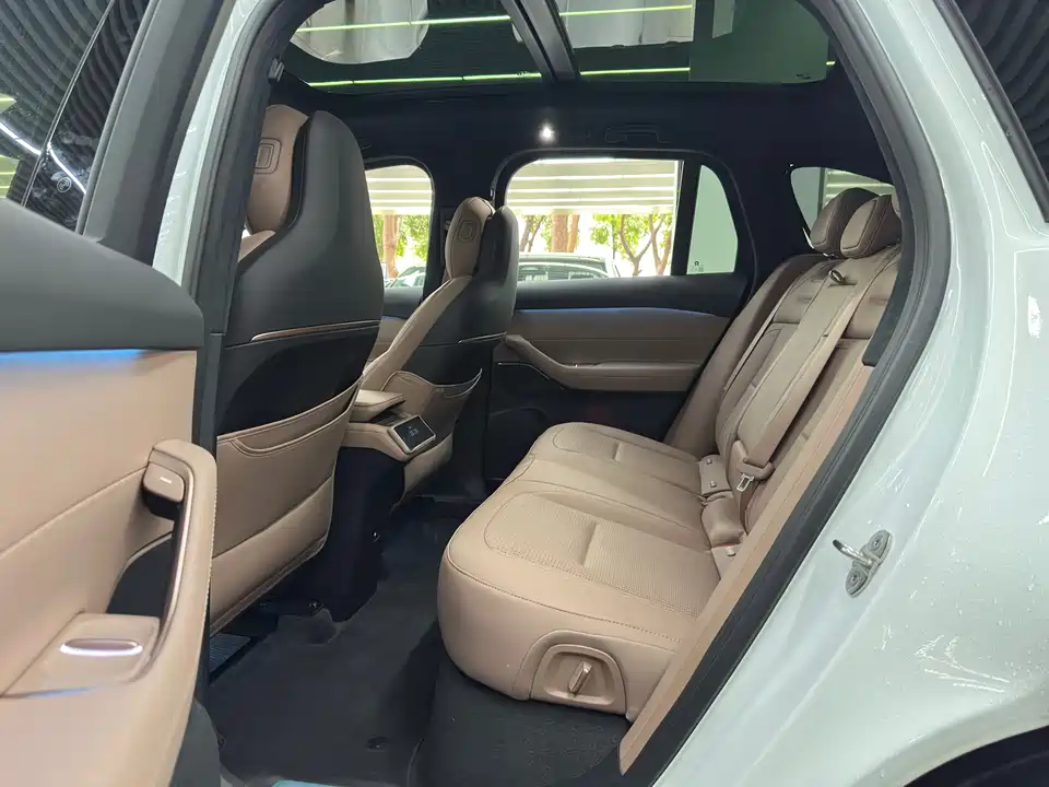 NIO ES6