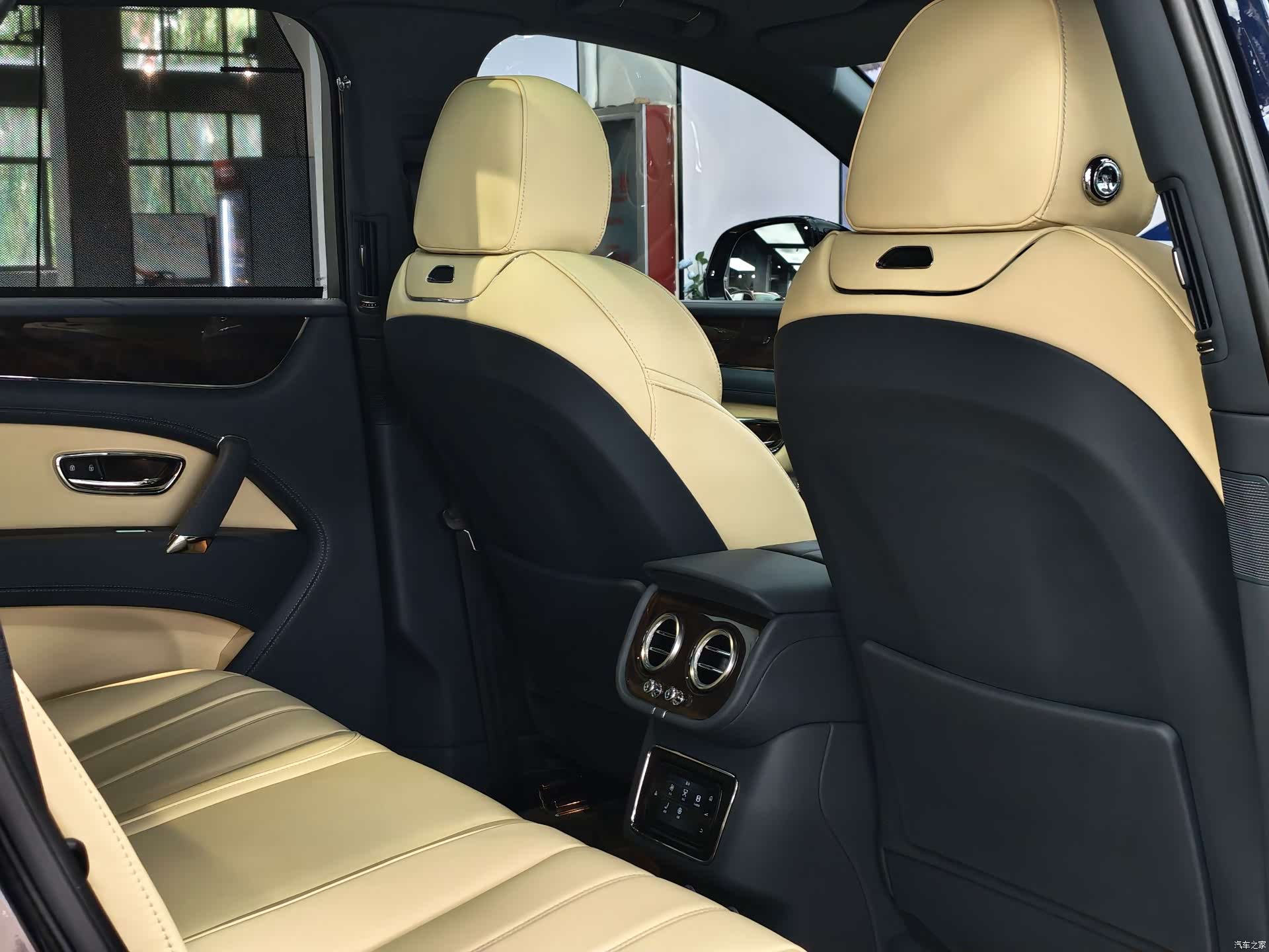 Bentley Bentayga, 2020 16
