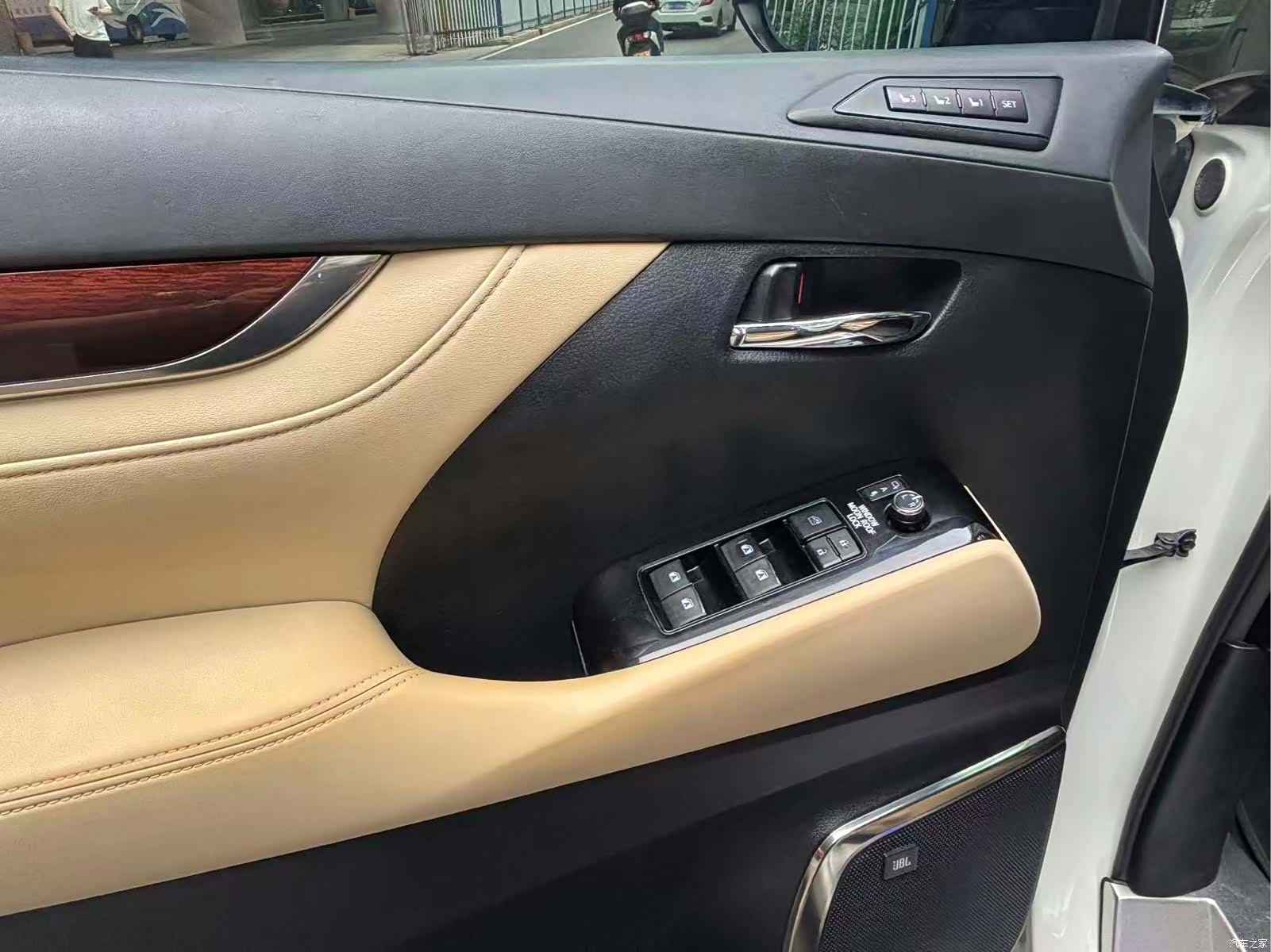 Toyota Alphard, 2015 8